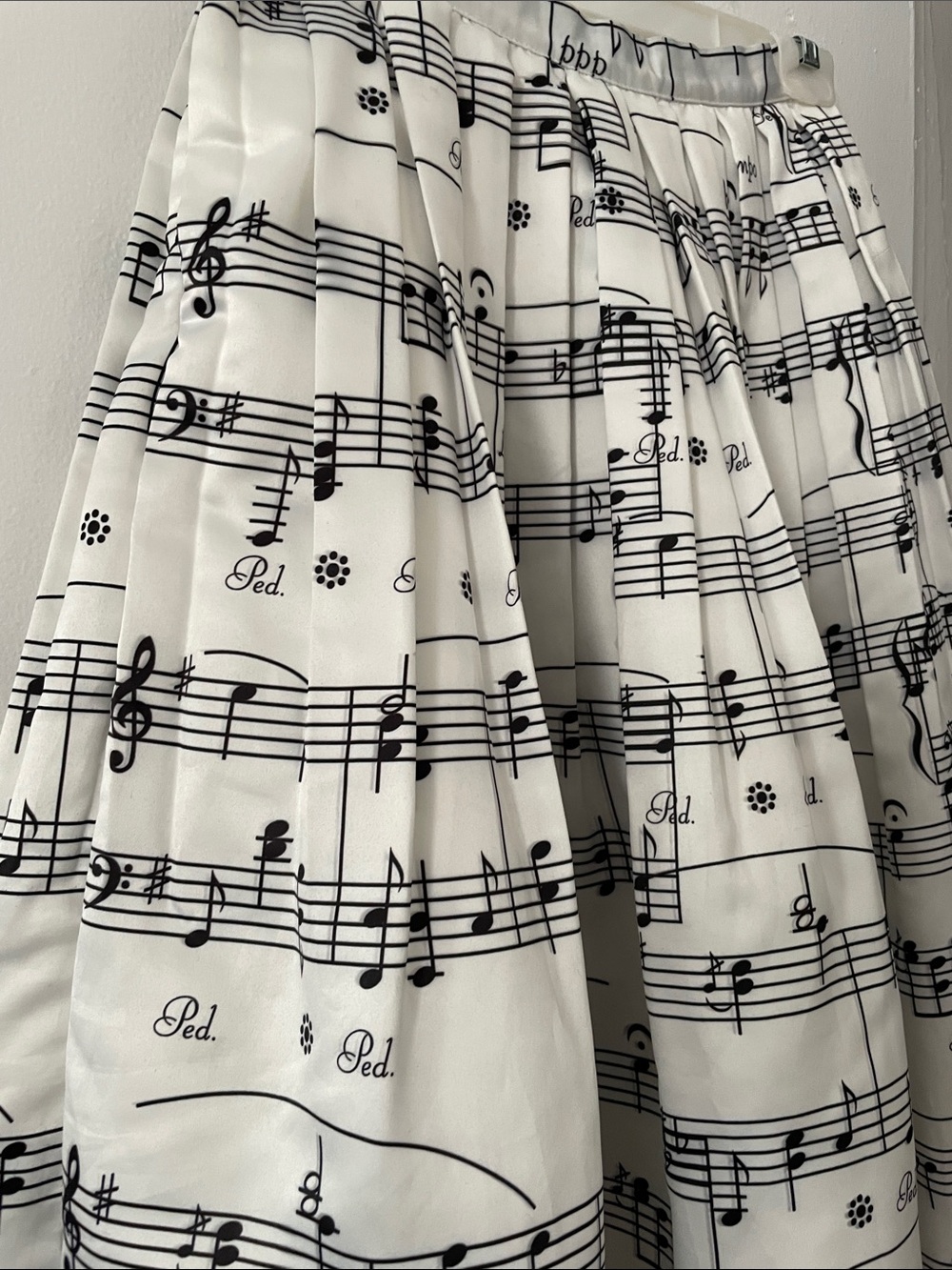 Women’s White Musical Note Pleated Midi Skirt Size S - Picture 2 of 3